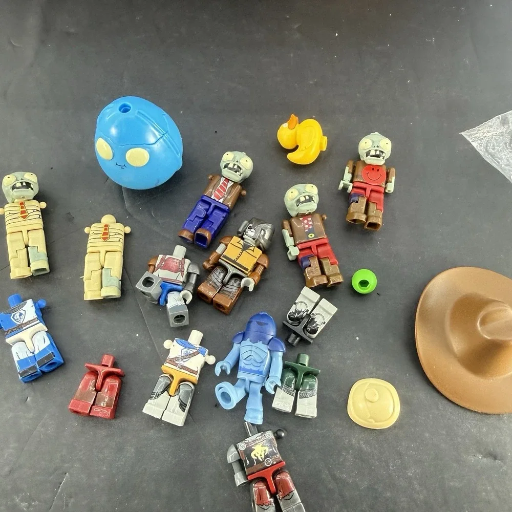 K'NEX KRE-O Building Toy Parts Lot Figures Plants Zombies Dungeons Dragons Mixed